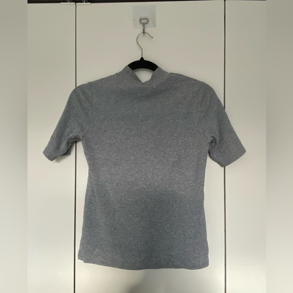 Uniqlo gray mock neck shirt quarter sleeve